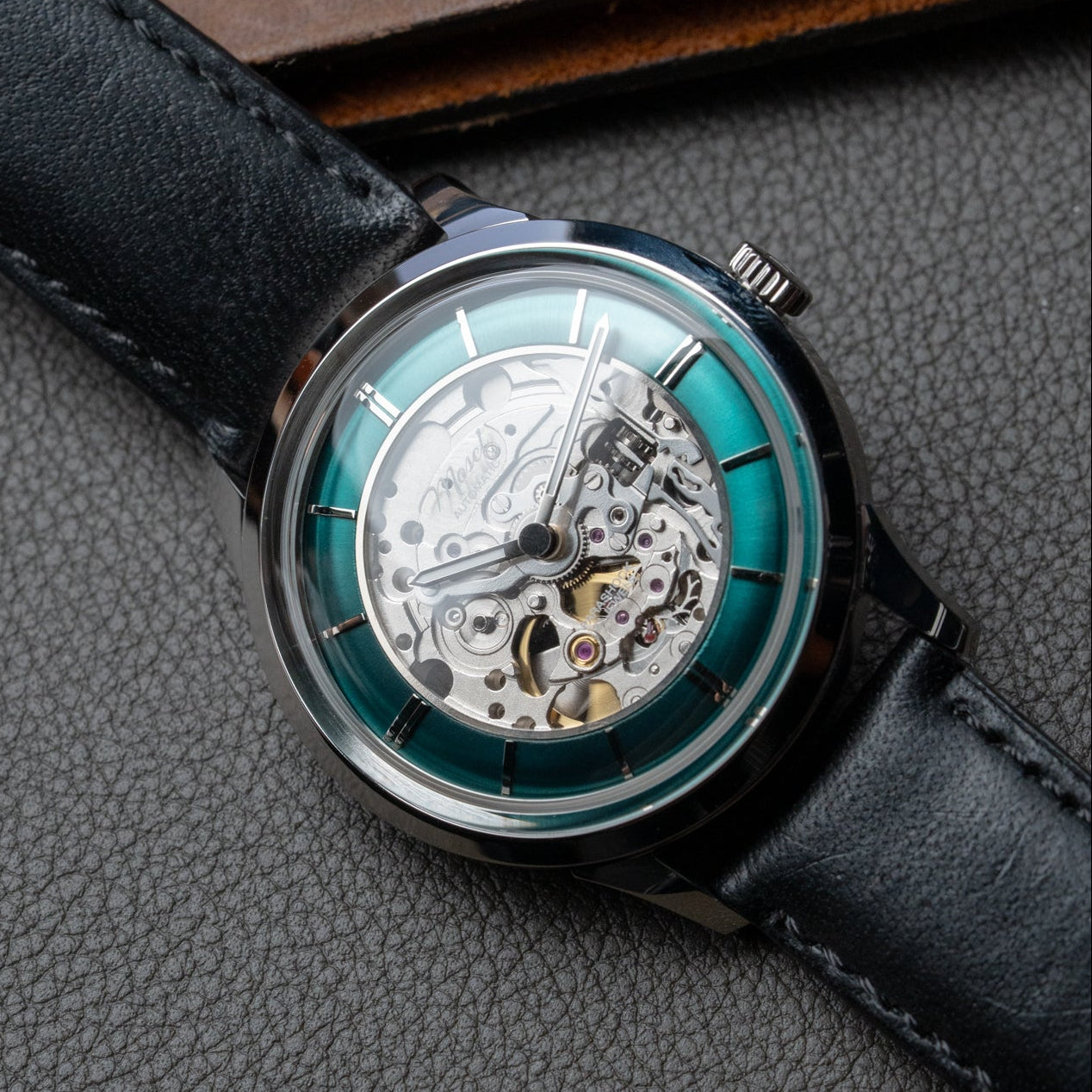 38.5mm モーゼル・スケルトンダイヤル ドレスウォッチ エメラルドグリーン DIYキット | クラシックレザーベルト ブラック | 日本製 BGW9スーパールミ 夜光付き | Miyota 82S0 自動巻きムーブメント