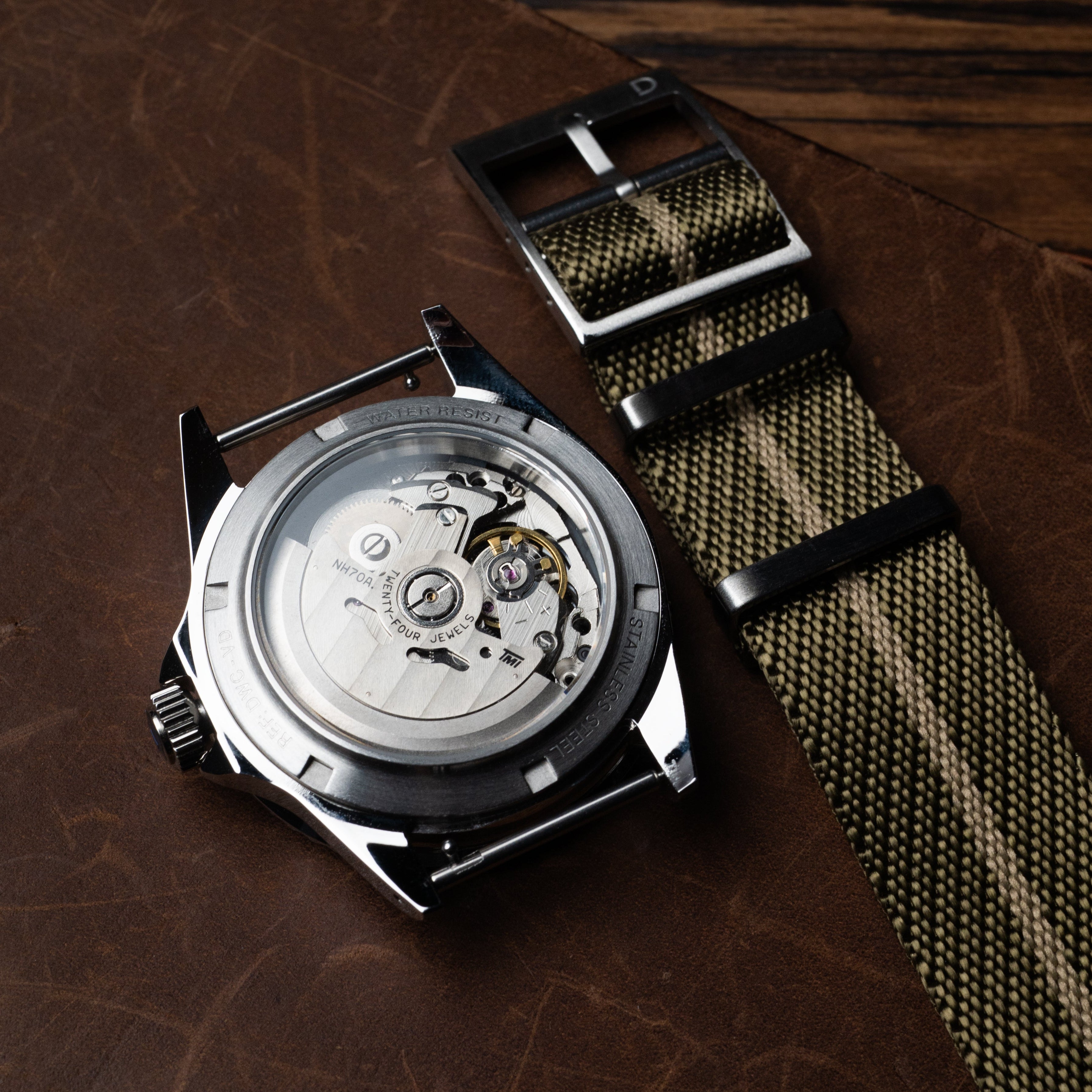 40mm ヴィンテージ クリスタルダイヤル ダイバーズウォッチ DIYキット | クラシックナイロンストラップ オリーブ × カーキセンターライン | 日本製 C3スーパールミ 夜光付き | TMI NH70A 自動巻きムーブメント